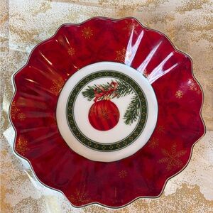 Villeroy & Boch “Toy’s Fantasy” Red and Gold Holiday bowl